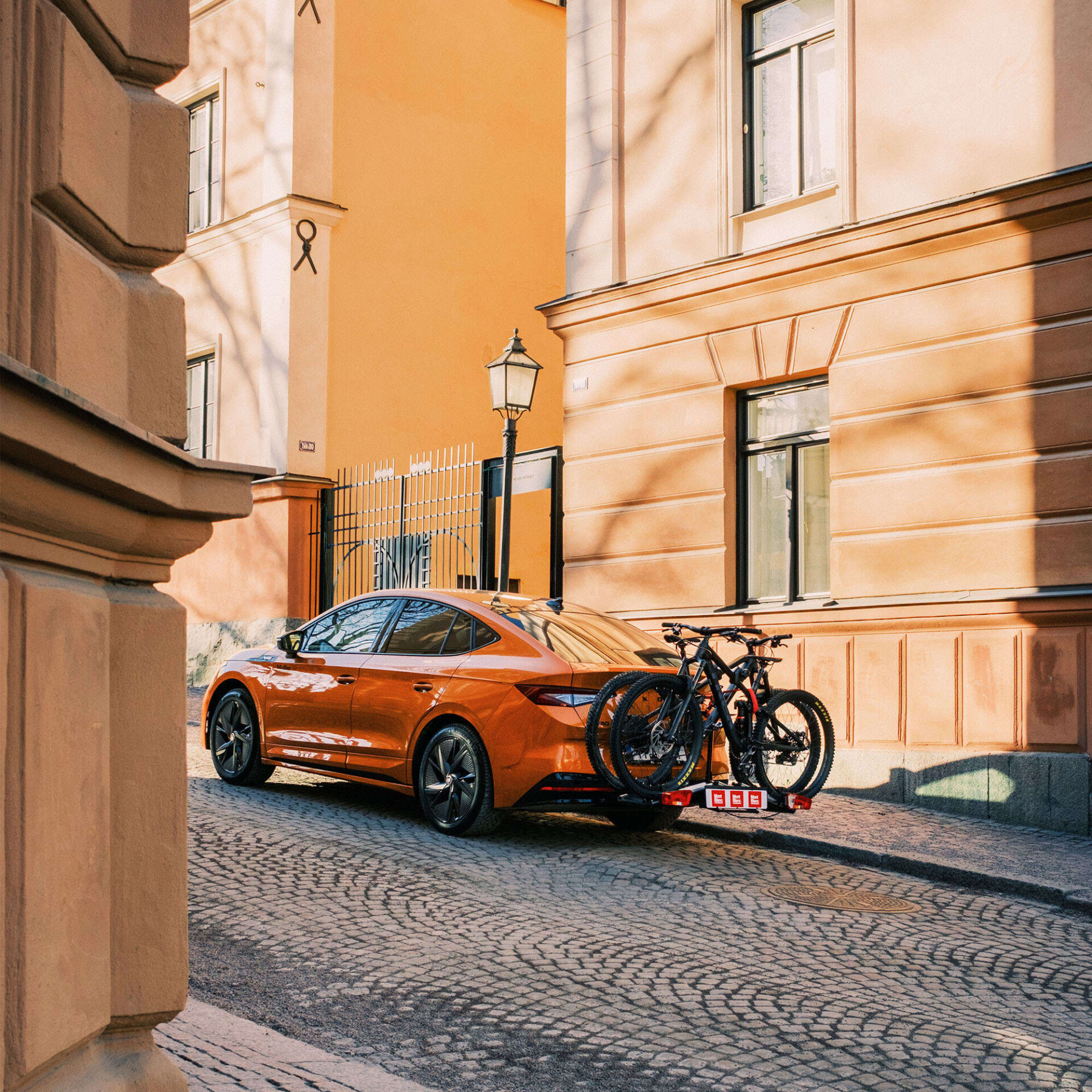 Suport auto 2 biciclete electrice (e-bike) Sarek cu prindere pe carlig de remorcare - MontBlanc - imagine 2